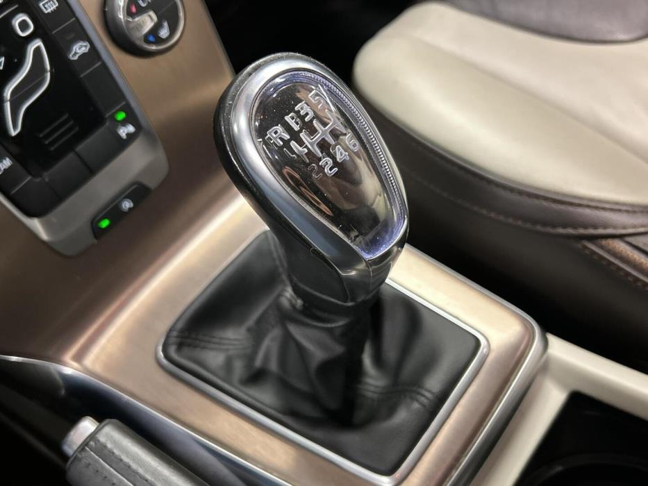 VOLVO V40 Cross Country 2013