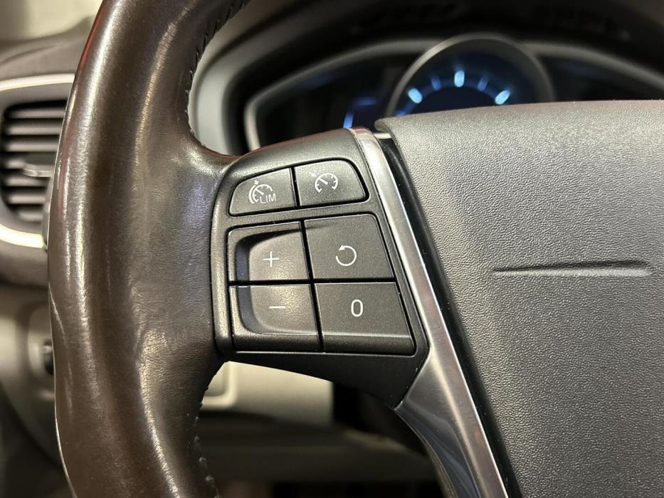 VOLVO V40 Cross Country 2013