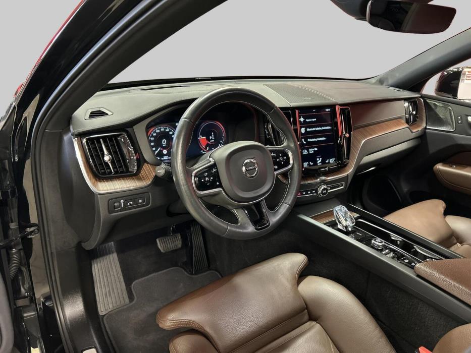 VOLVO XC60 2020