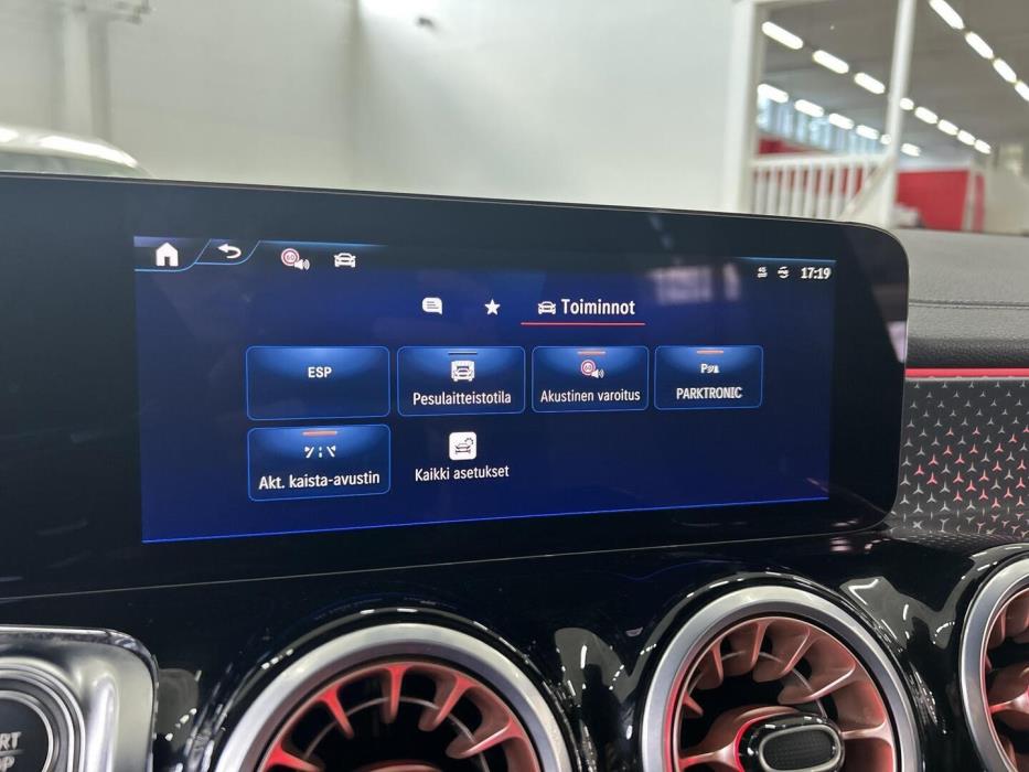 MERCEDES-BENZ EQB 2024