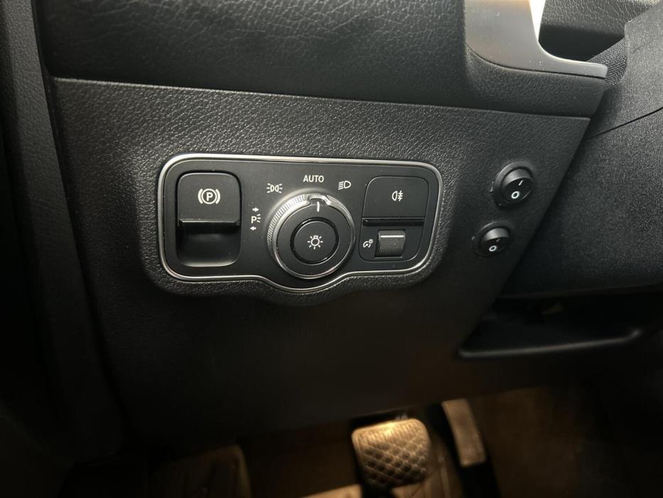 MERCEDES-BENZ EQB 2024
