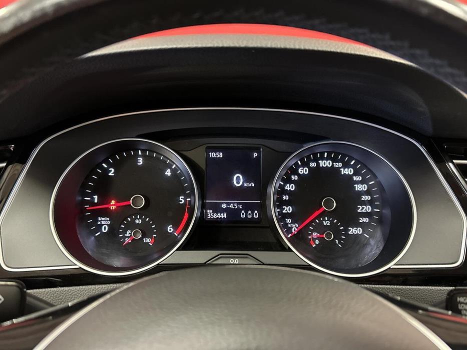 VOLKSWAGEN Passat 2016