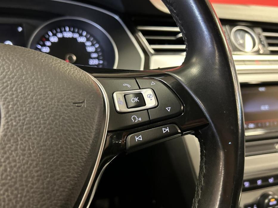 VOLKSWAGEN Passat 2016