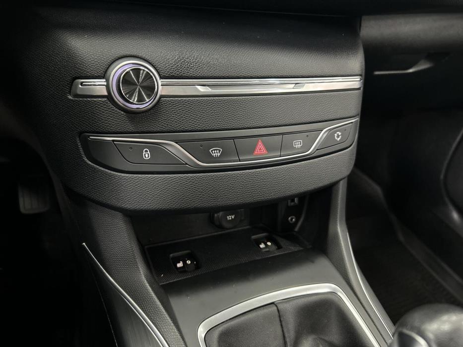 PEUGEOT 308 2016