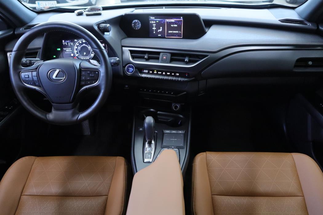 LEXUS UX 2021