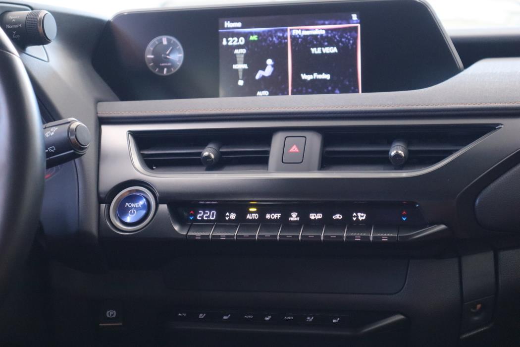 LEXUS UX 2021