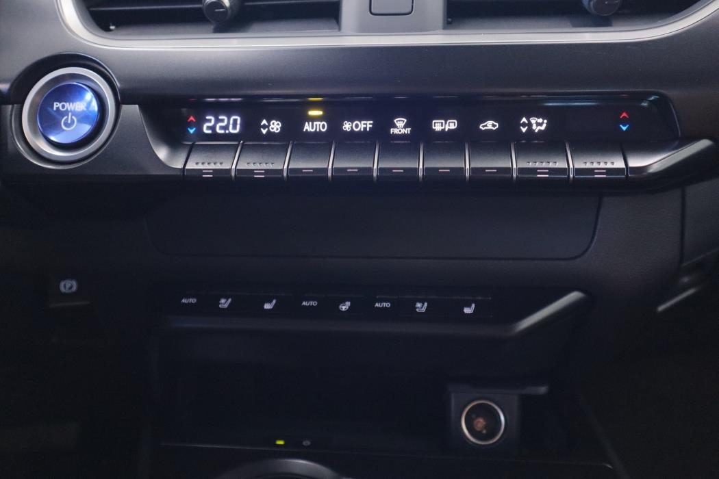 LEXUS UX 2021
