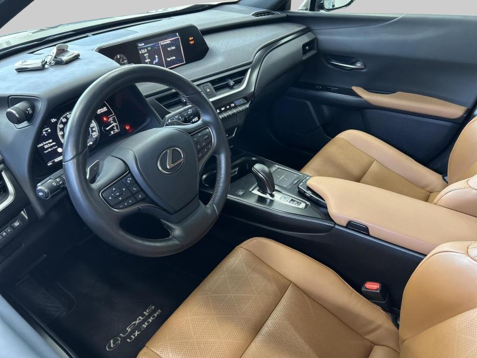 LEXUS UX 2021
