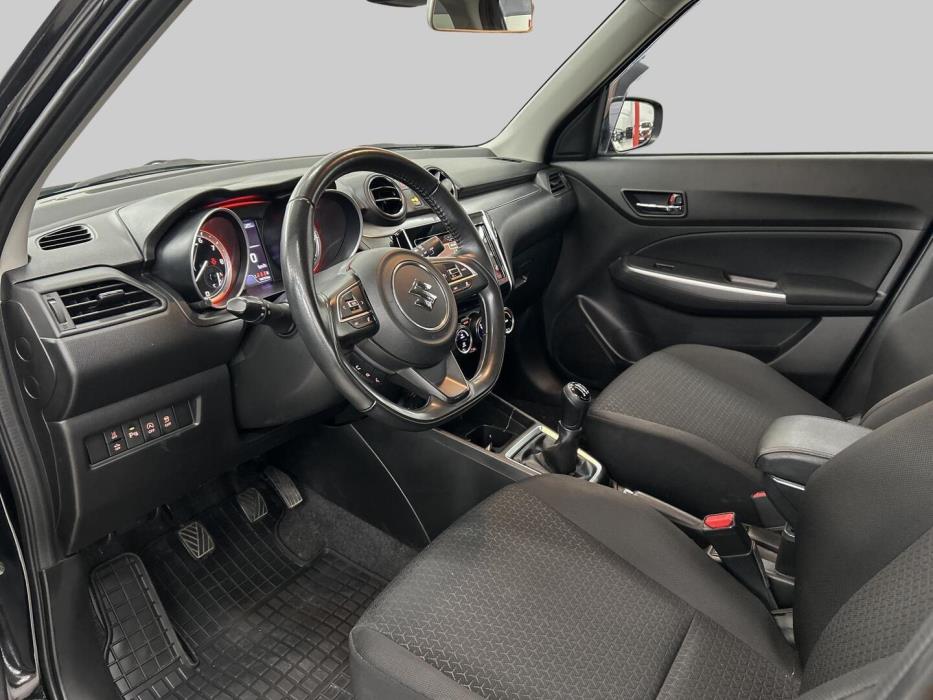 SUZUKI Swift 2021
