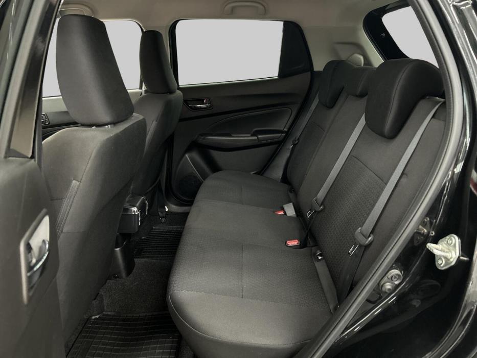SUZUKI Swift 2021