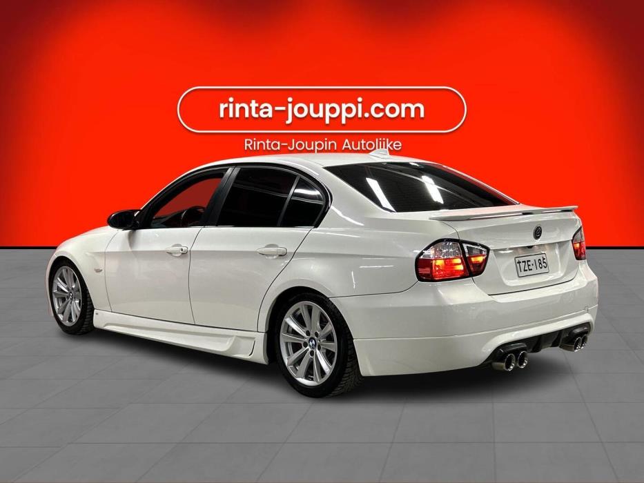 BMW 330 2005