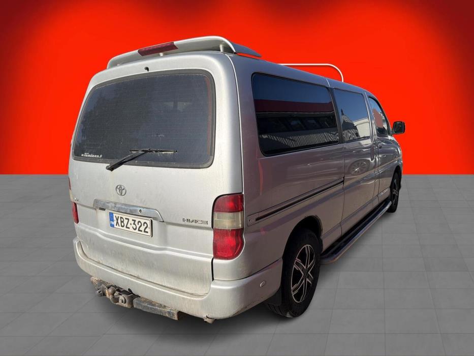 TOYOTA Hiace 2011