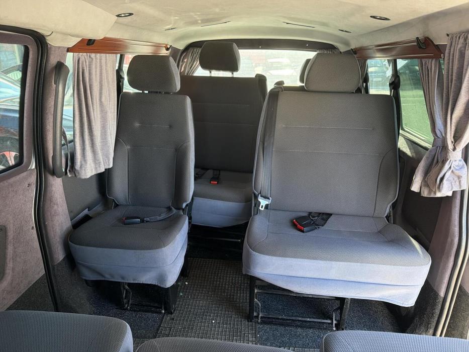 TOYOTA Hiace 2011