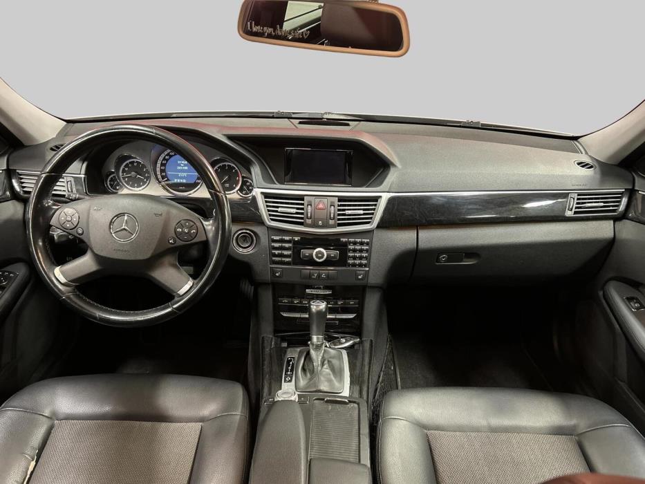 MERCEDES-BENZ E 2010