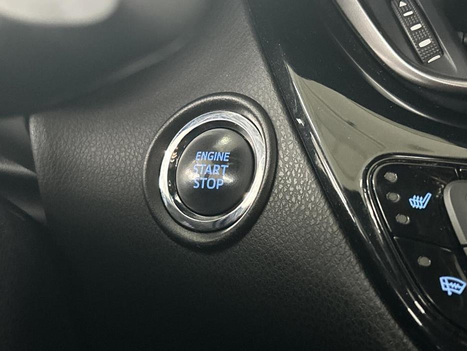 TOYOTA C-HR 2017