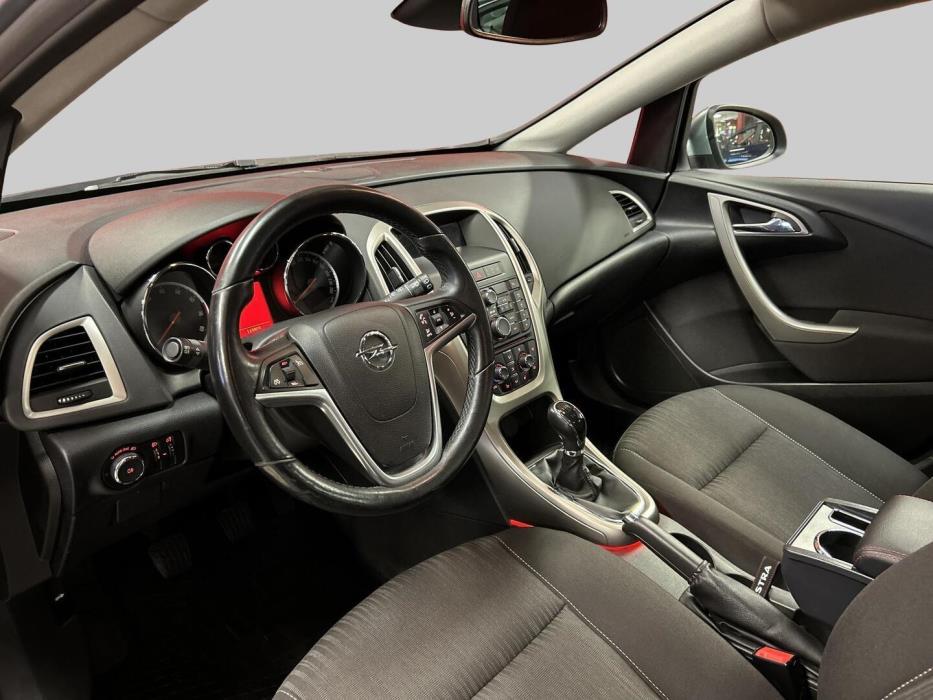 OPEL Astra 2011
