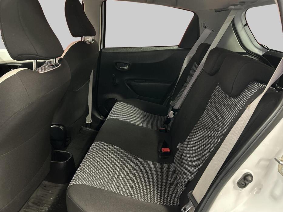 TOYOTA Yaris 2013