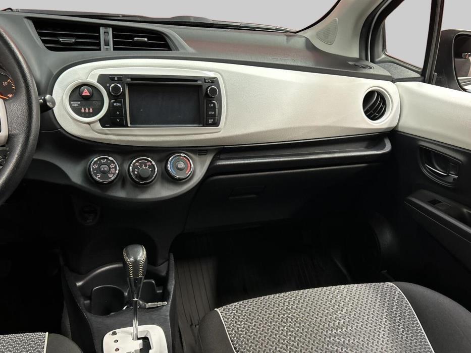 TOYOTA Yaris 2013