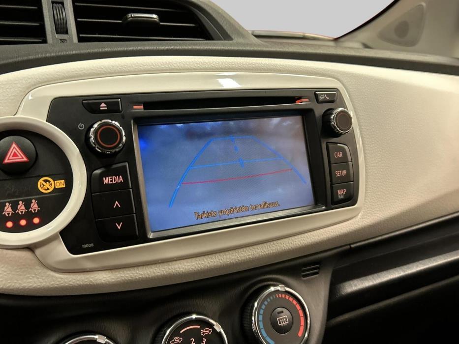 TOYOTA Yaris 2013