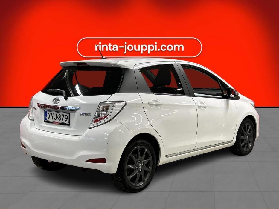 TOYOTA Yaris 2013