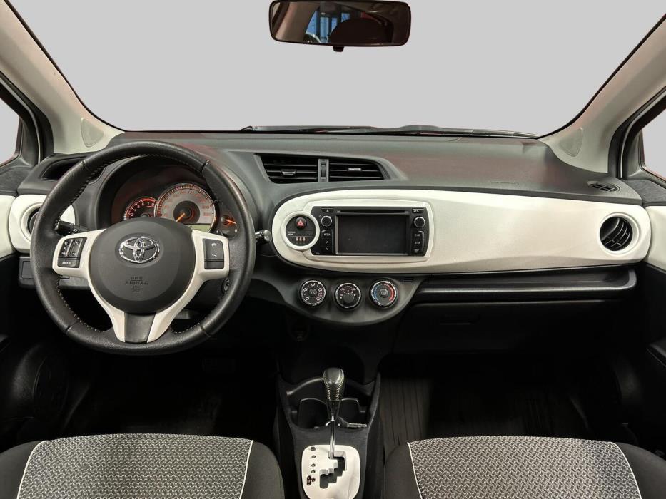 TOYOTA Yaris 2013