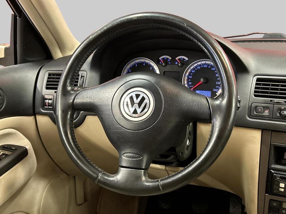 VOLKSWAGEN Bora 2001