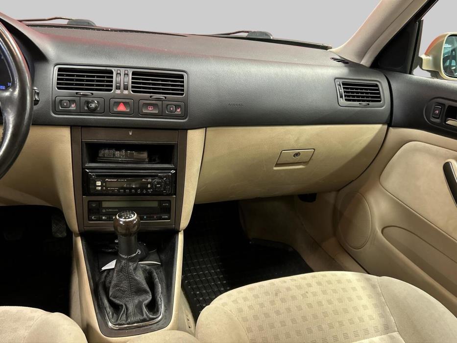 VOLKSWAGEN Bora 2001