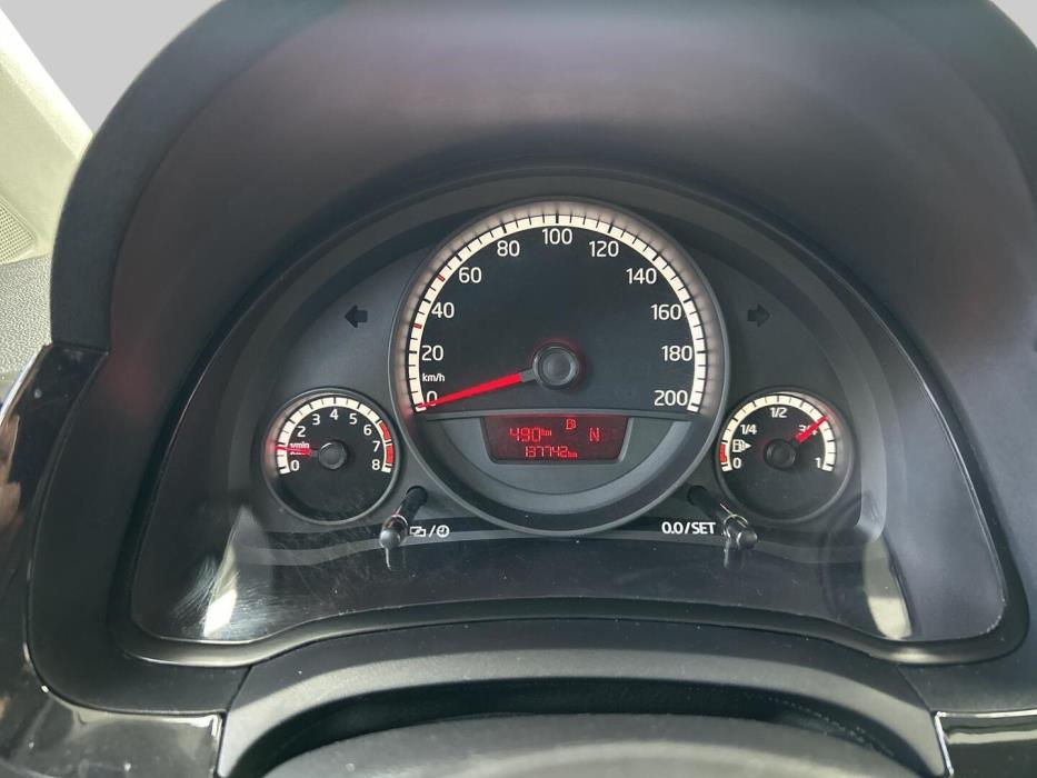 VOLKSWAGEN up! 2013