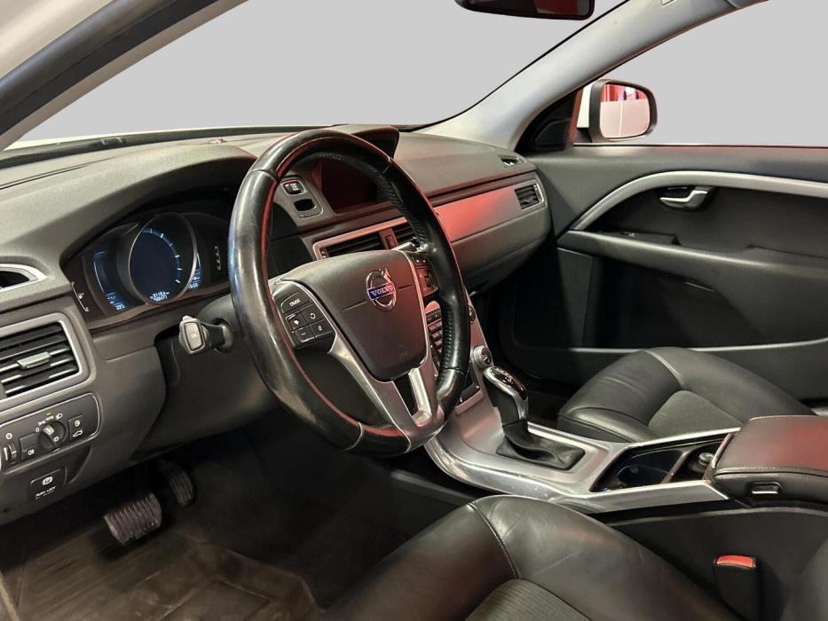 VOLVO V70 2015
