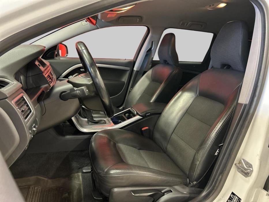 VOLVO V70 2015