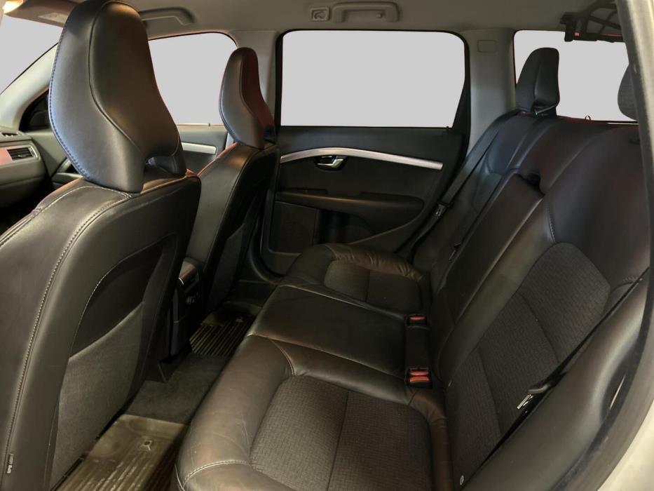 VOLVO V70 2015