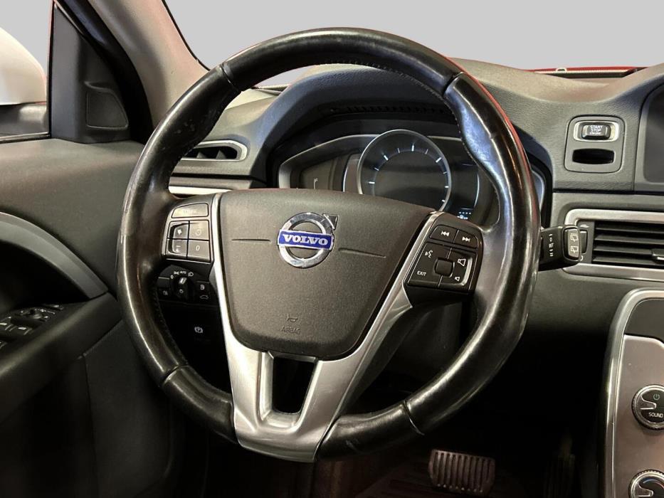 VOLVO V70 2015