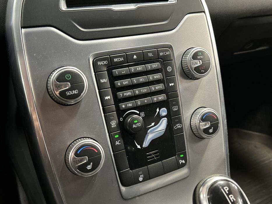 VOLVO V70 2015