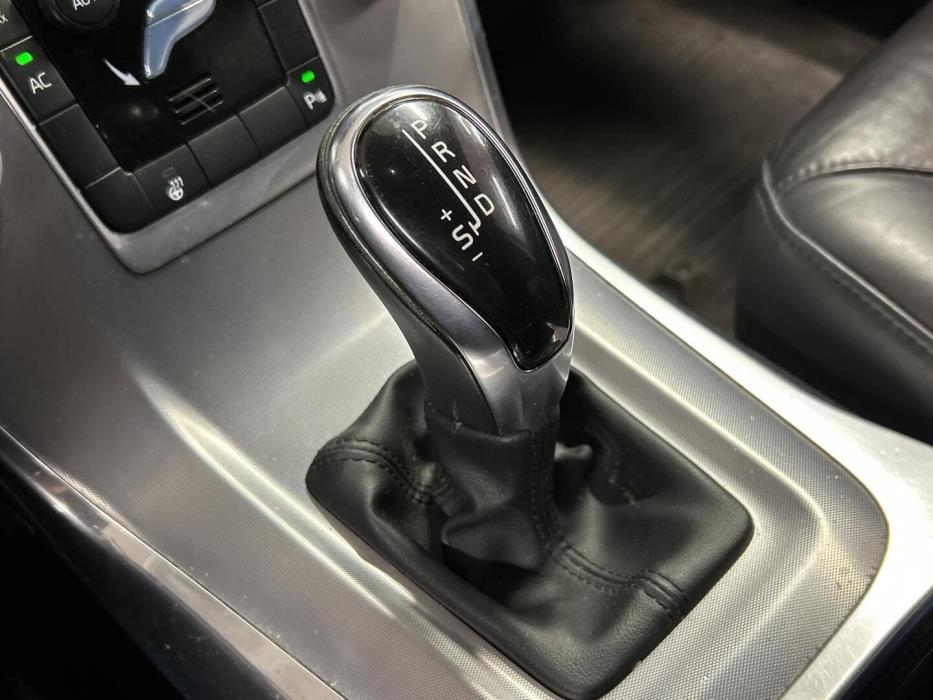 VOLVO V70 2015