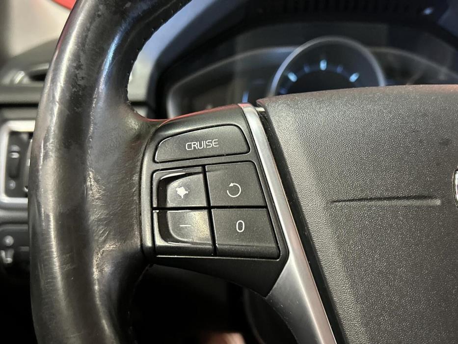 VOLVO V70 2015