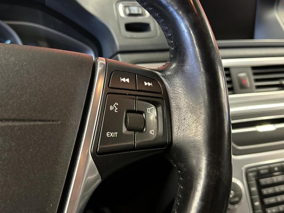 VOLVO V70 2015