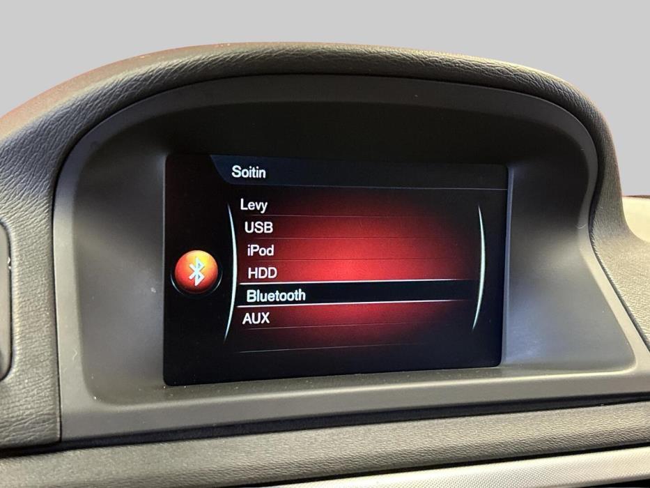 VOLVO V70 2015