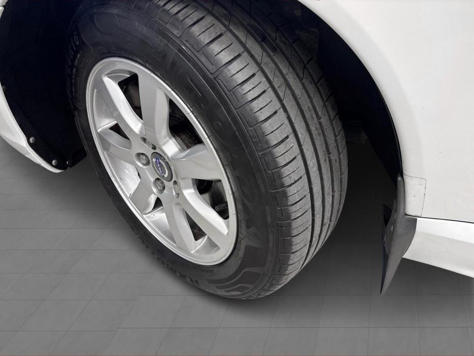 VOLVO V70 2015