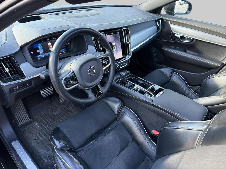 VOLVO V90 2022