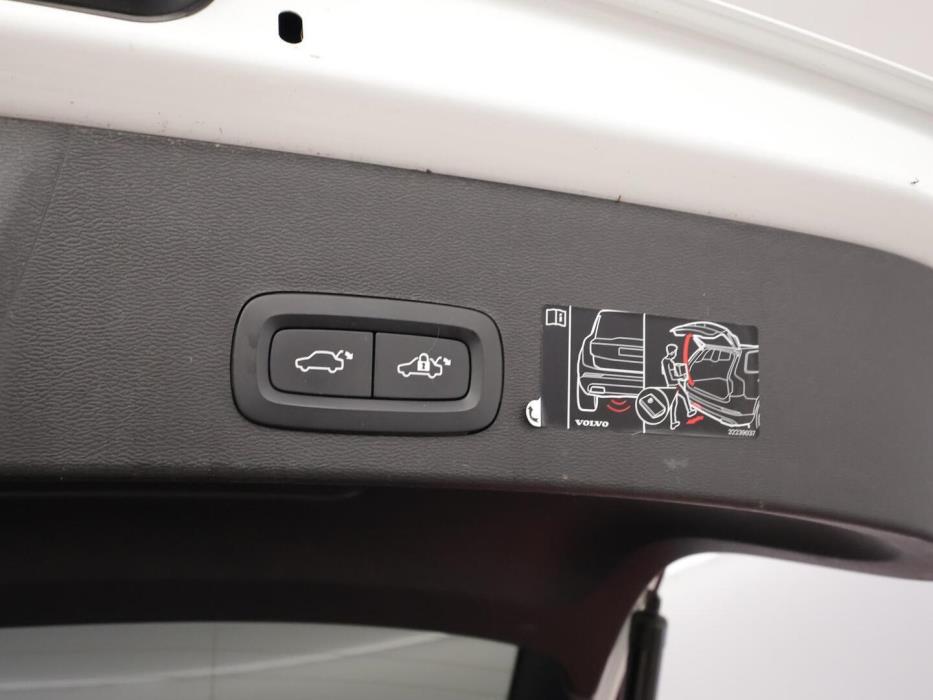 VOLVO XC40 2022