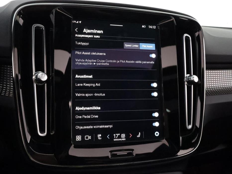 VOLVO XC40 2022
