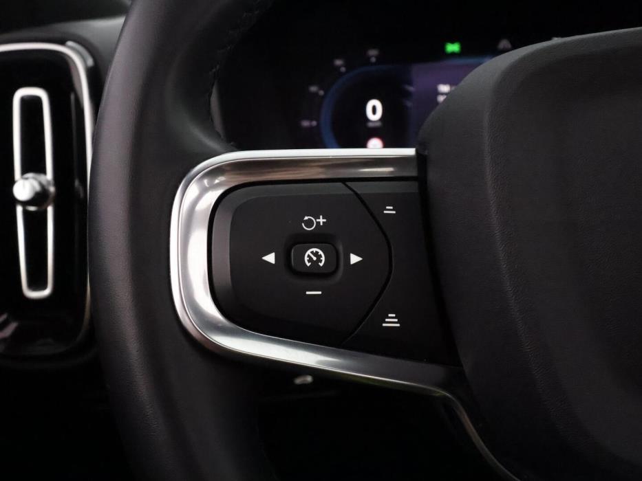 VOLVO XC40 2022