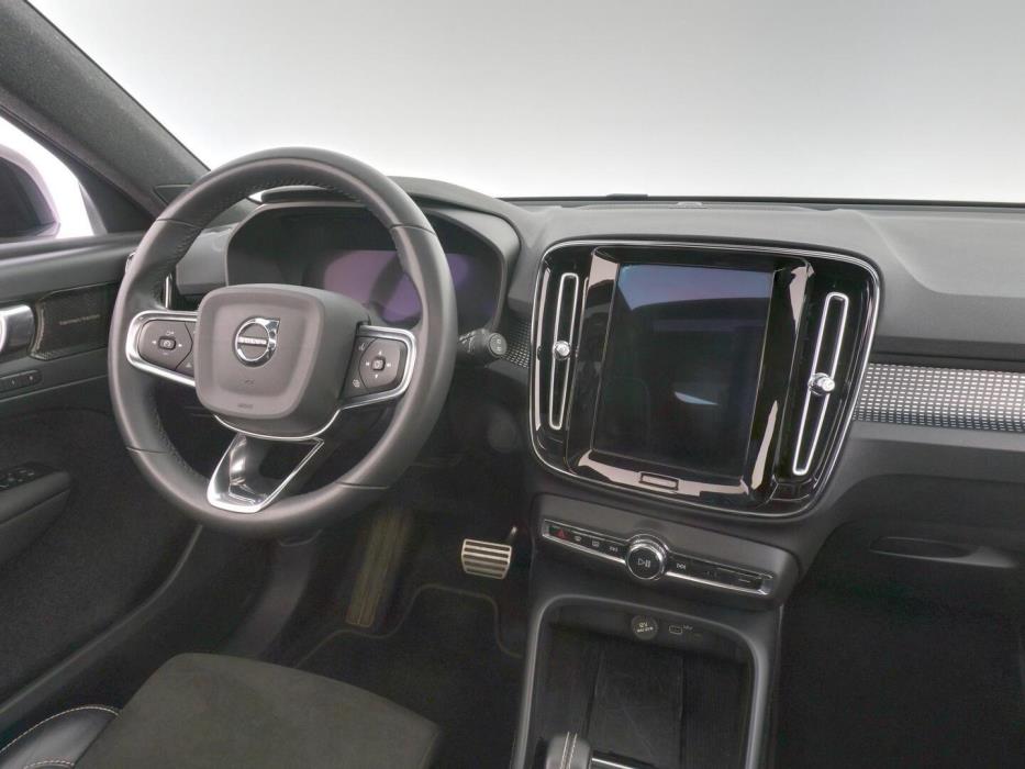 VOLVO XC40 2022