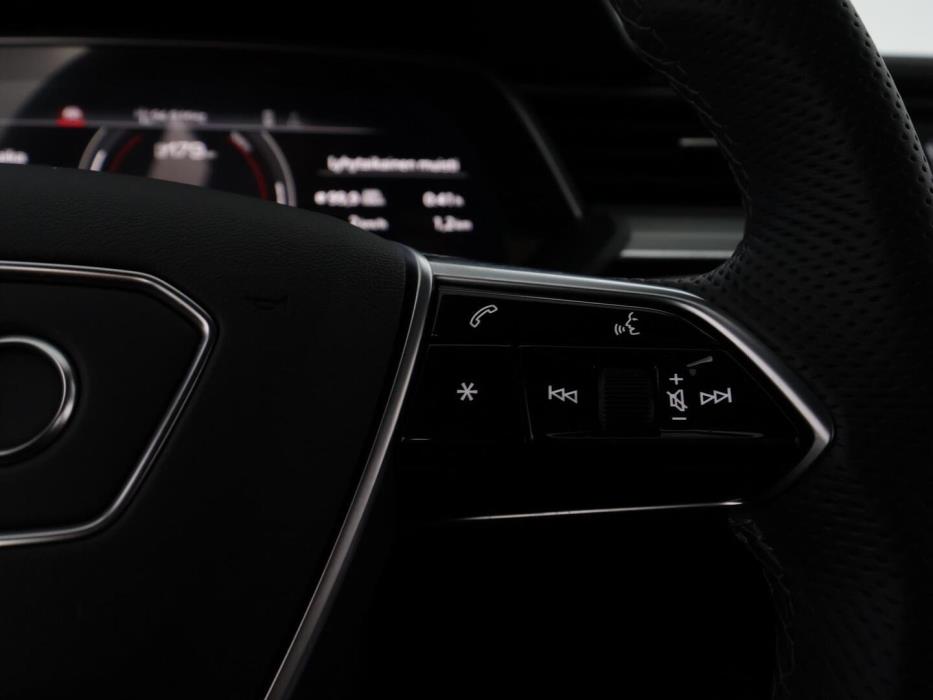AUDI E-TRON 2023