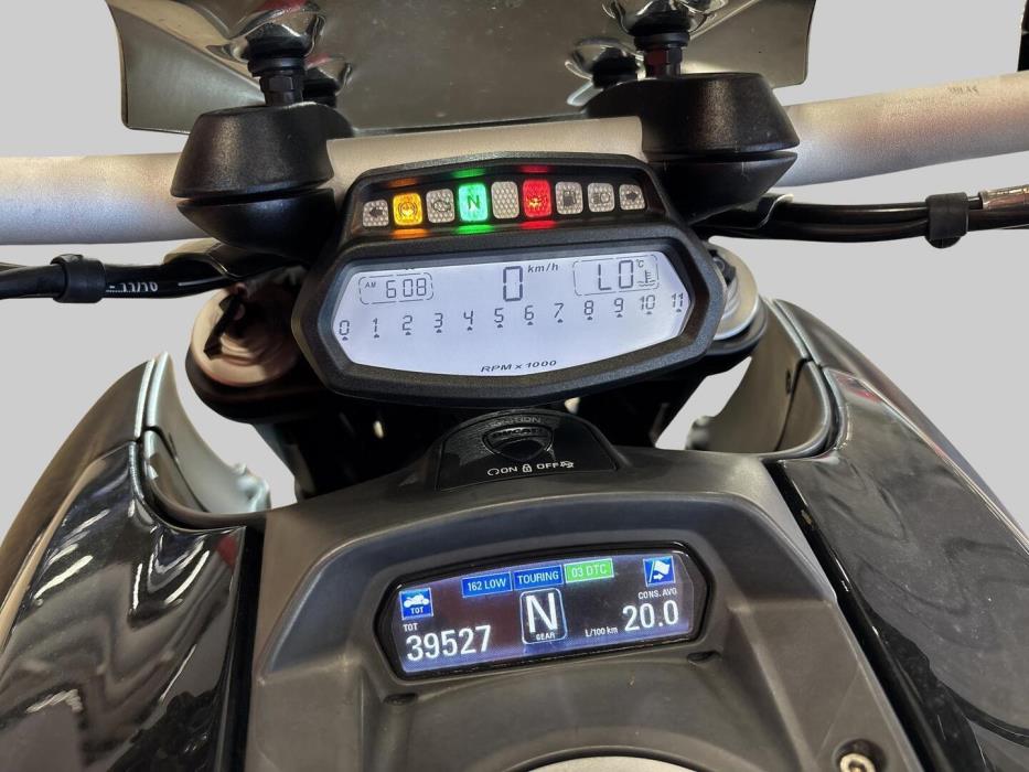 DUCATI DIAVEL 2011