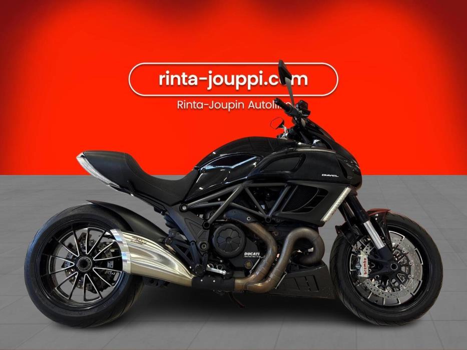 DUCATI DIAVEL 2011