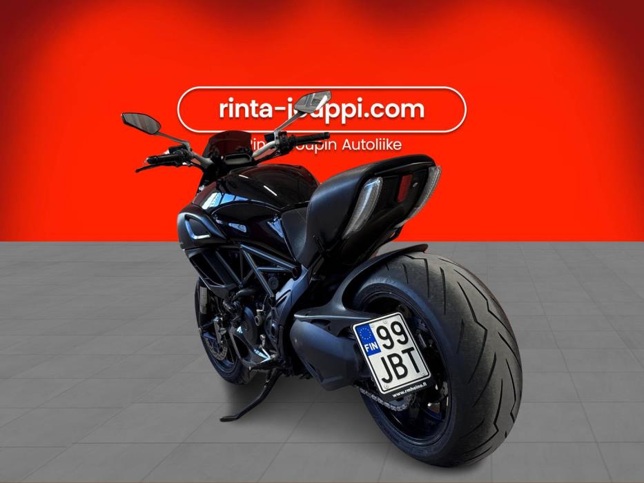 DUCATI DIAVEL 2011