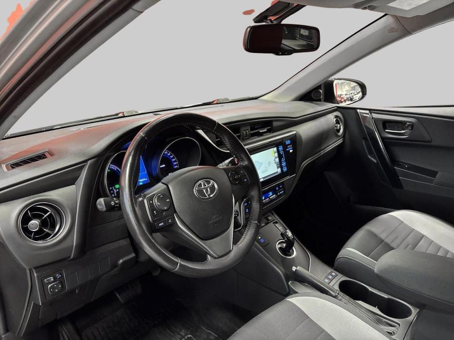 TOYOTA Auris 2015