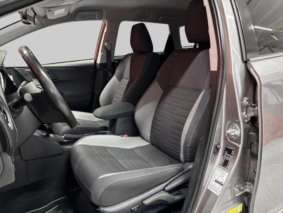 TOYOTA Auris 2015