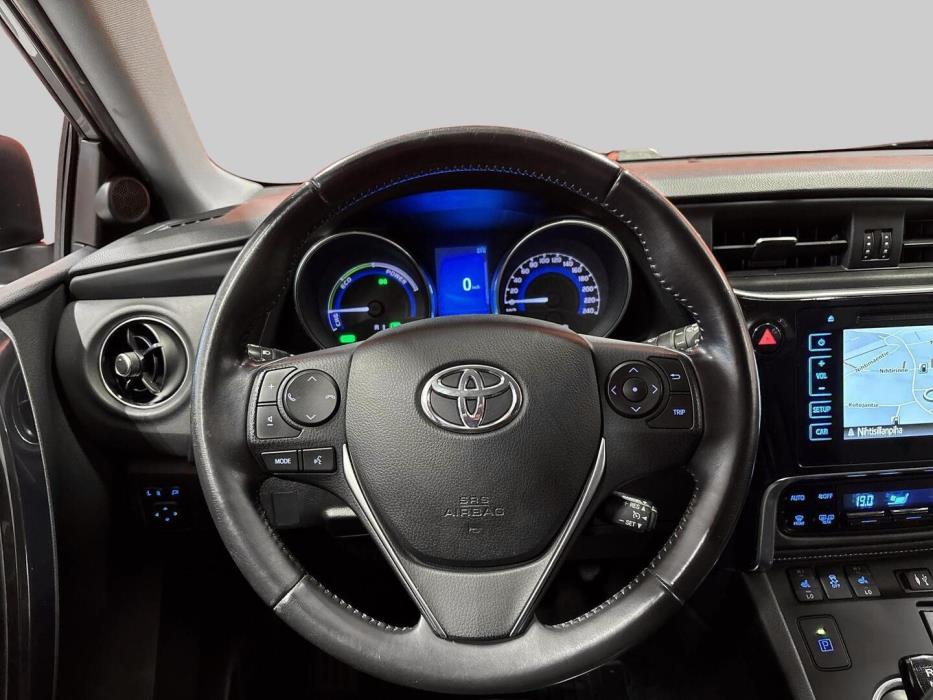 TOYOTA Auris 2015